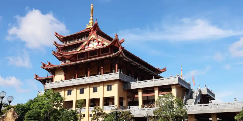 Kiến trúc và không gian tĩnh lặng của chùa Huê Nghiêm