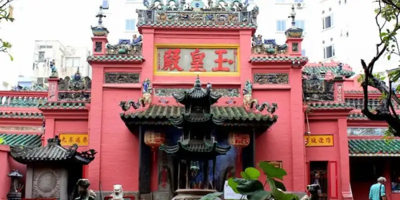 Kiến trúc và không gian bên trong chùa Ngọc Hoàng